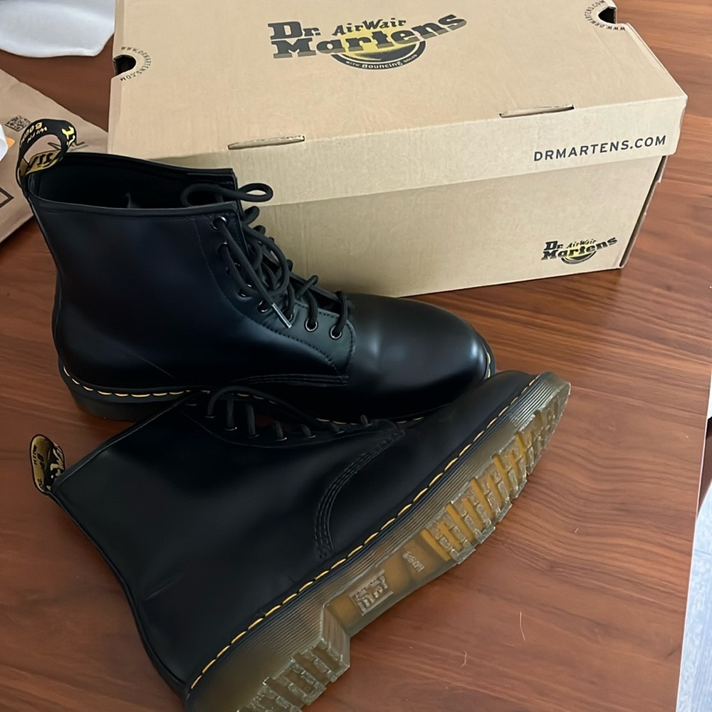 Doc Martens 1460 men’s lace up boots, black smooth.